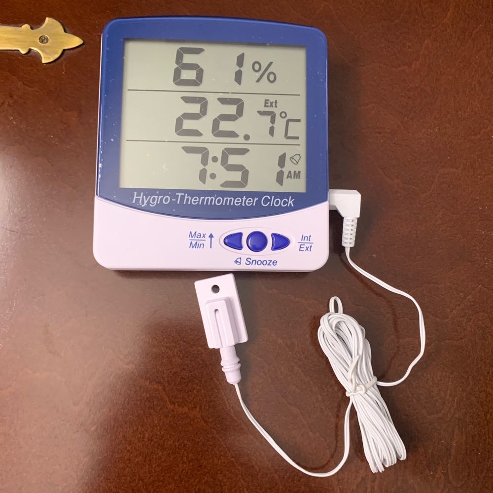 Hygro thermometer clock